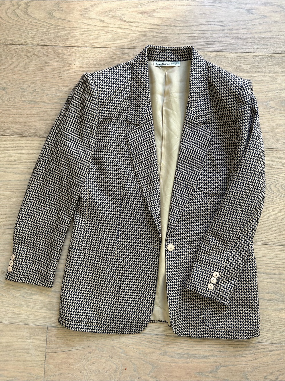100% silk vintage Anne Klein houndstooth blazer in pristine condition Size 10
